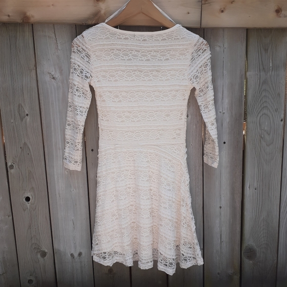 💥3/$25💥 NWT LACE DRESS-S - Picture 3 of 5
